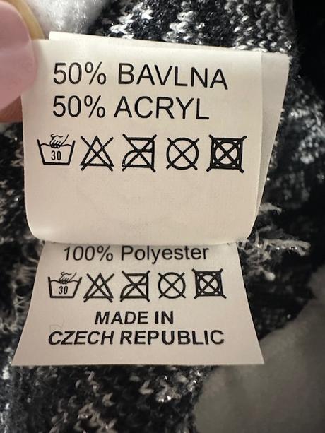 Zimná čiapka s brmbolcom a striebornou niťou r-jet,