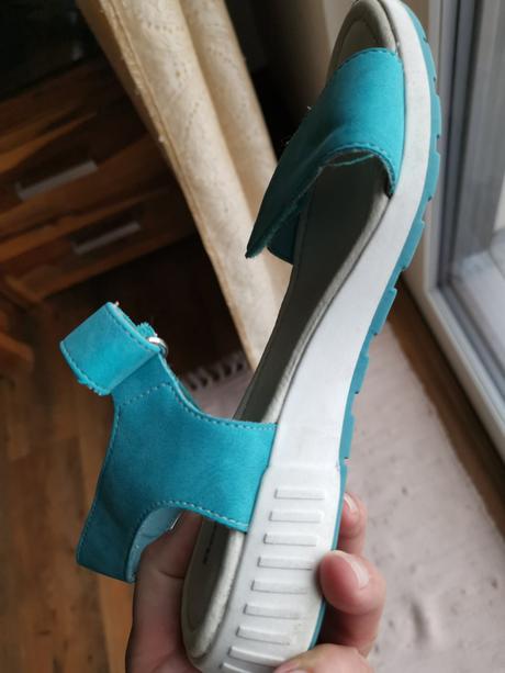 Sandále s originál krabicou, 37