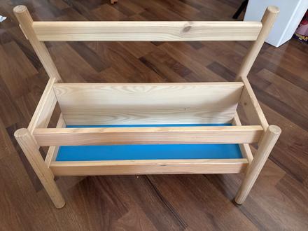 Mala knihovnicka ikea,