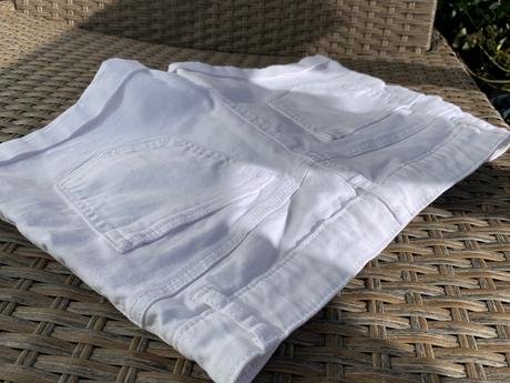 Biele riflove sortky, h&m,152