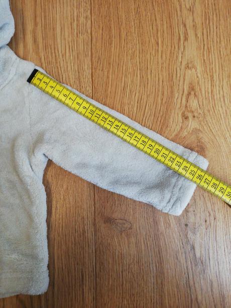 Svetrík s uškami, lupilu,74