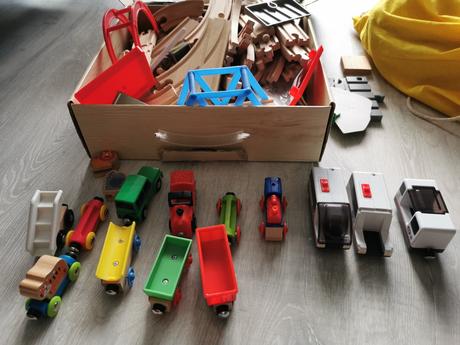 Dreveny vlacik s dokupenymi doplnkami,