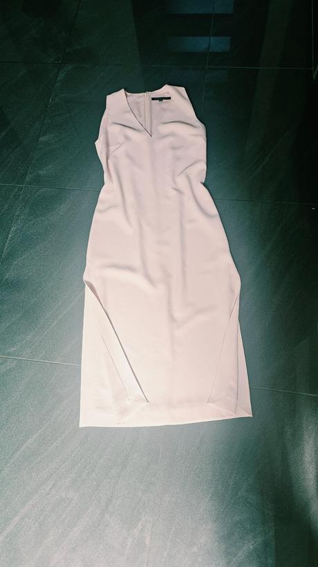 Decentné elegantné bledo ružové midi šaty, s
