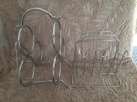 Stojan na víno a stojan na hrnčeky.,