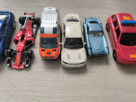 Väčšie autíčká, 10ks,cena 20e spolu alebo 2.50ks,