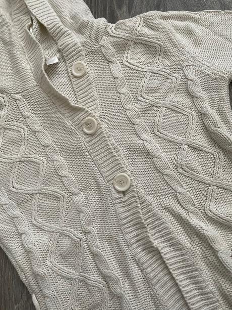 Biely sveter s kapucňou na gombíky, 146