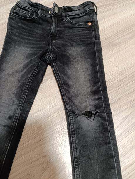 Chlapčenské štýlové čierne rifle, 104