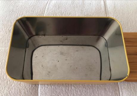 Žltý plechový chlebník homla, 