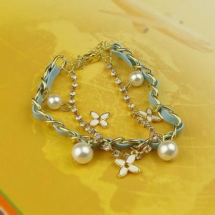 Náramok s príveskami,