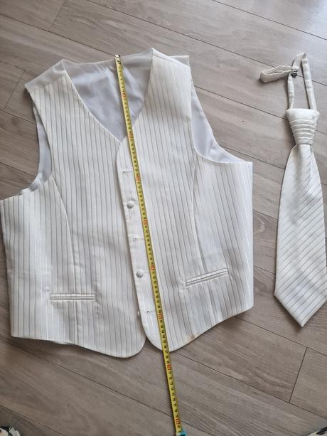 Vesta a kravata, 56