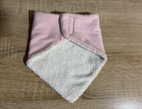 Teplý nákrčník, 98