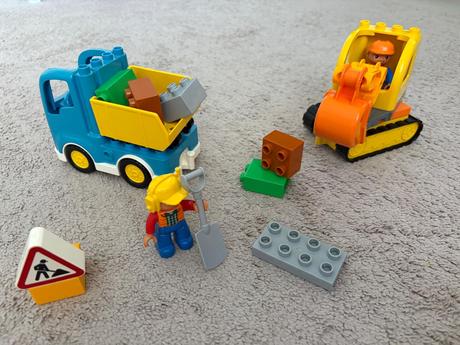 Lego duplo bager a auto,