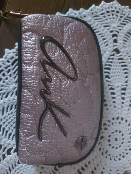 Peňaženka anekke, anekke