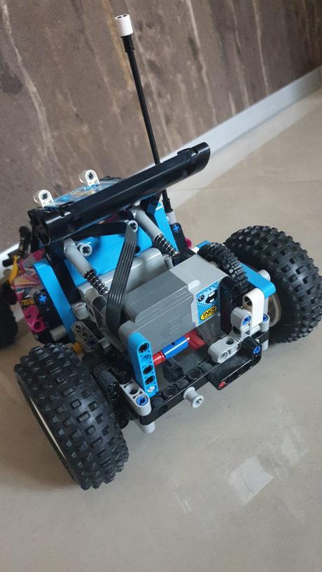 Lego technic 42124   terénna bugina   top stav, 