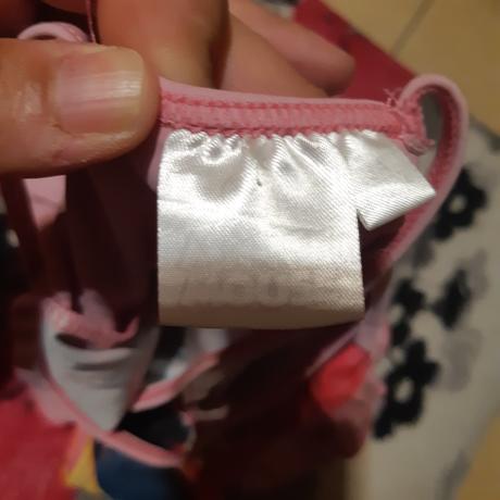 Dievčenské plavky, 98