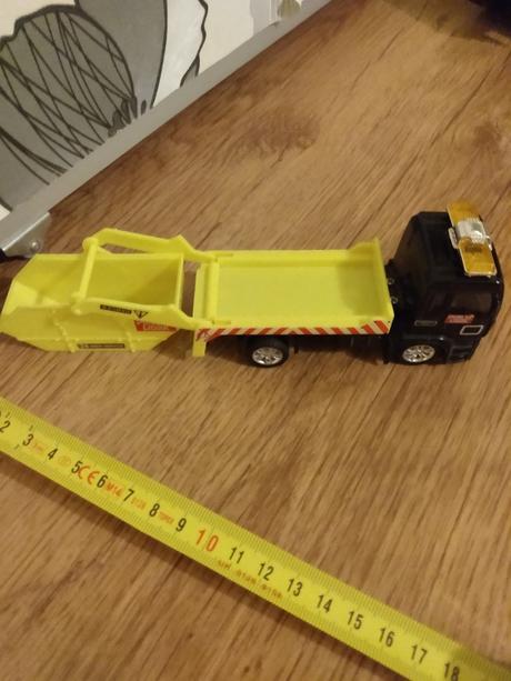 Nákladné autíčko s kontajnerom, 