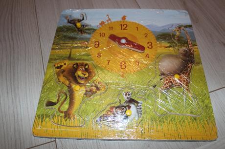 Drevené hodiny s puzzle madagaskar, 