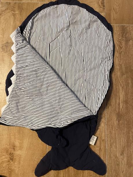 Baby bites spaci vak velryba, 