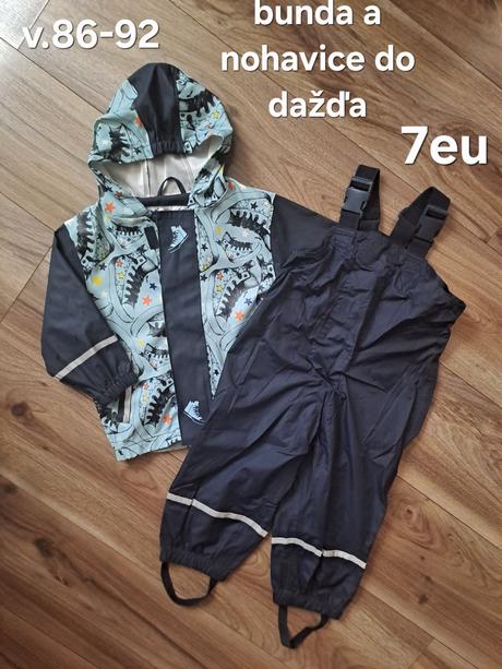 Bunda a nohavice do dažďa, 86
