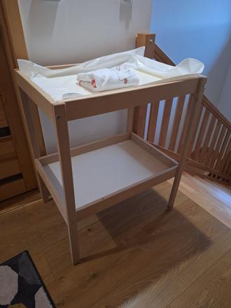 Prebaľovanie pult a detská stolicka, 