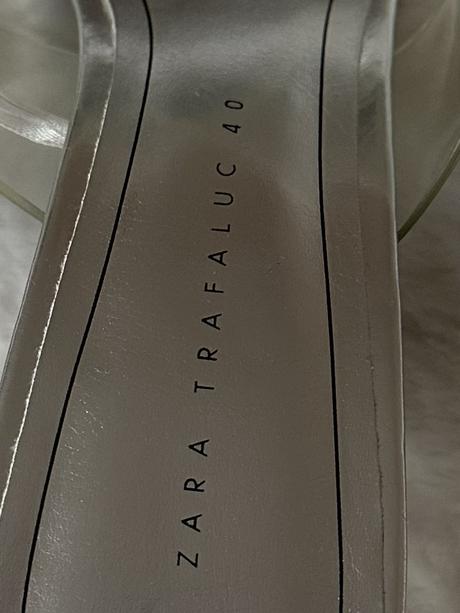 Kožené strieborné šľapky s vinylom zn. zara, zara,40