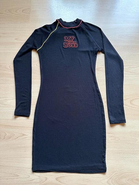 Priliehavé vzorované šaty, bershka,xs