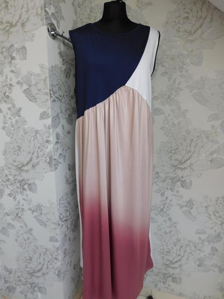 Velmi pekne šaty, 40