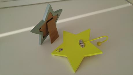 Hviezdičkové dekorácie rámik a vešiak,