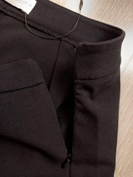 Látkové čierne kraťasy, bershka,38