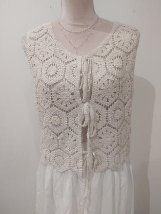 Háčkovaná vesta, reserved,m