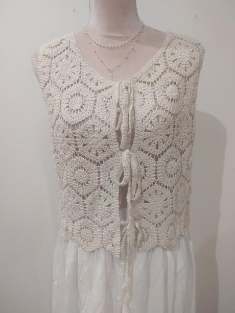 Háčkovaná vesta, reserved,m