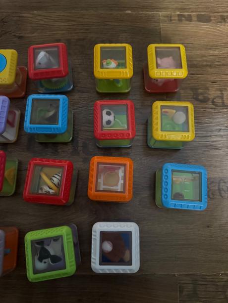 15ks interaktívnych kociek,