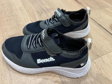 Tenisky, 32