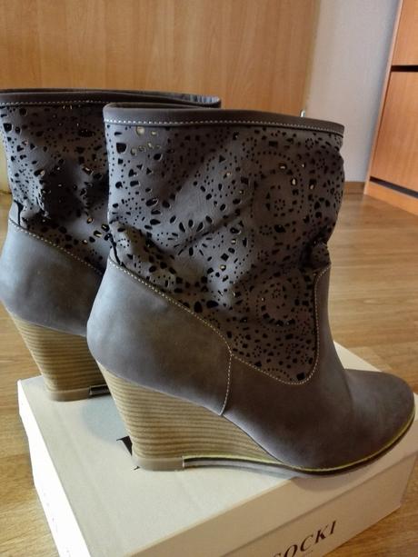 Cizmicky z brusenej koze na platforme, 39