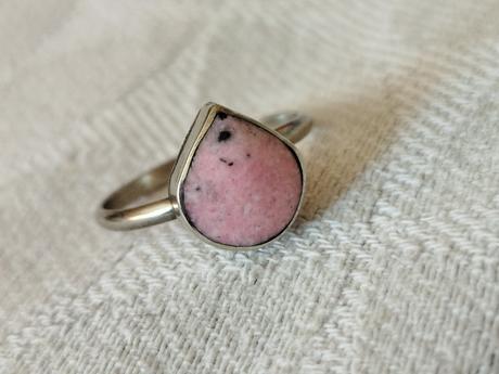 Prsteň s rodonitom,