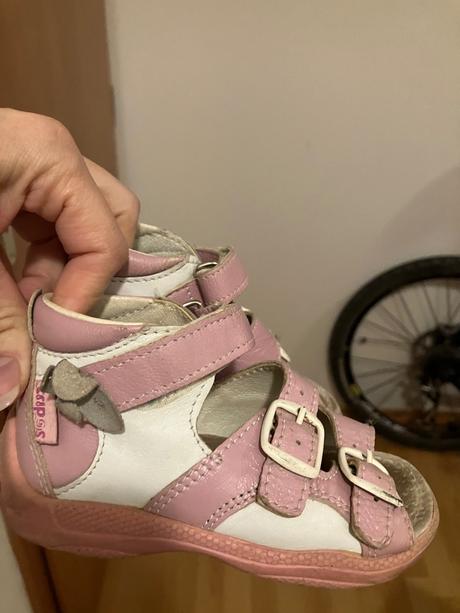 Sandalky vel.23, tripos,23