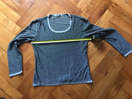 Páskovaný čierno-strieborný sveter, s