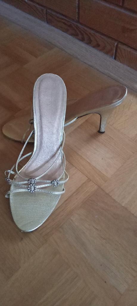 Rozprávkové sandálky, 39