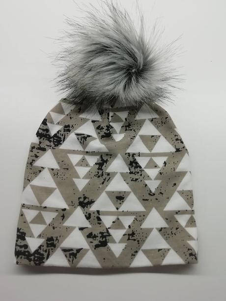 Brmbolcová čiapka top stav, 68