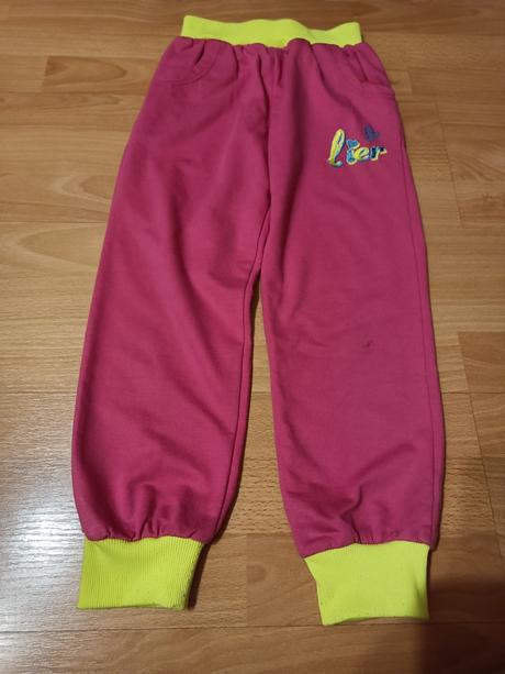 Dievčenské tepláky, 122