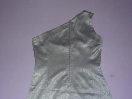 Spoločenské šatičky na jedno rameno, s