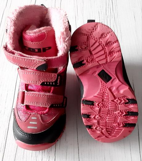 Dievčenská čižmy, 23