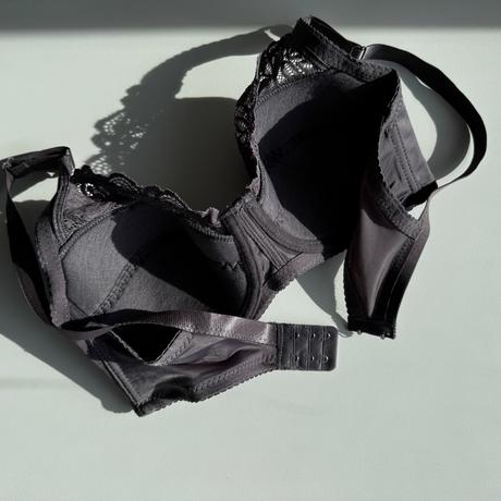 Jemne vystužená podprsenka s kosticami 8124 fialov, 85d