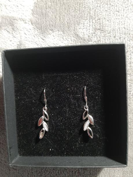 Predám strieborné náušnice, 