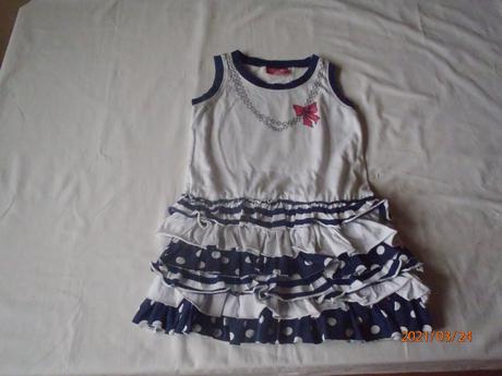 Biele šaty s volánimi, 104