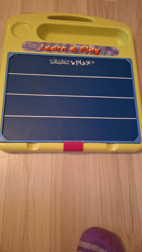 Magnetická tabuľa s pismenami, 