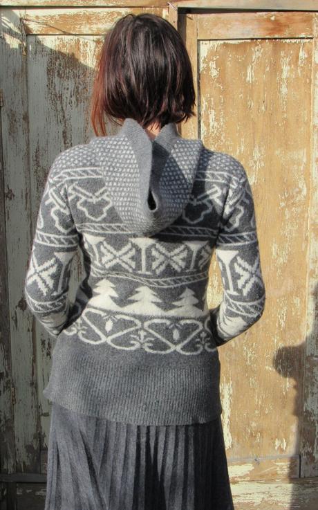 Vlnený svetrík s kapucňou, s