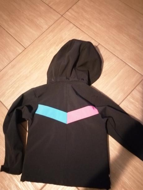 Dievčenská bunda, 122