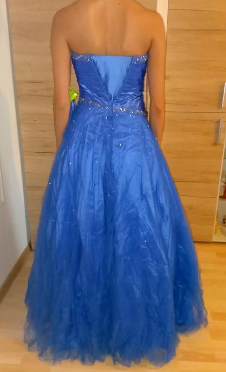 Nové spoločenské šaty, s