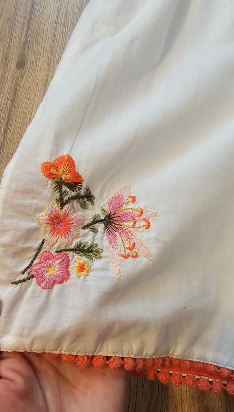 Vyšívané šaty, next,116